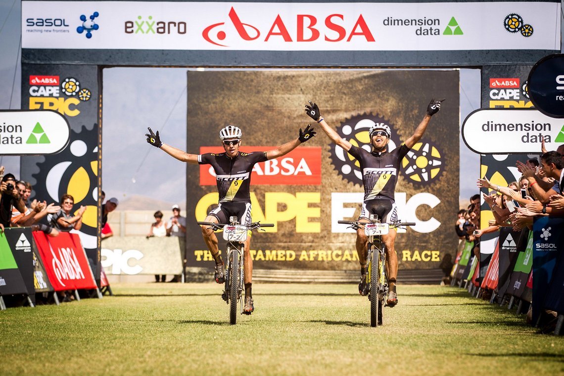 Matthys Beukes und Philipp Buys haben es geschafft: Das Team von Scott Factory Racing hat sich erfolgreich abgesetzt und die Führung verteidigt