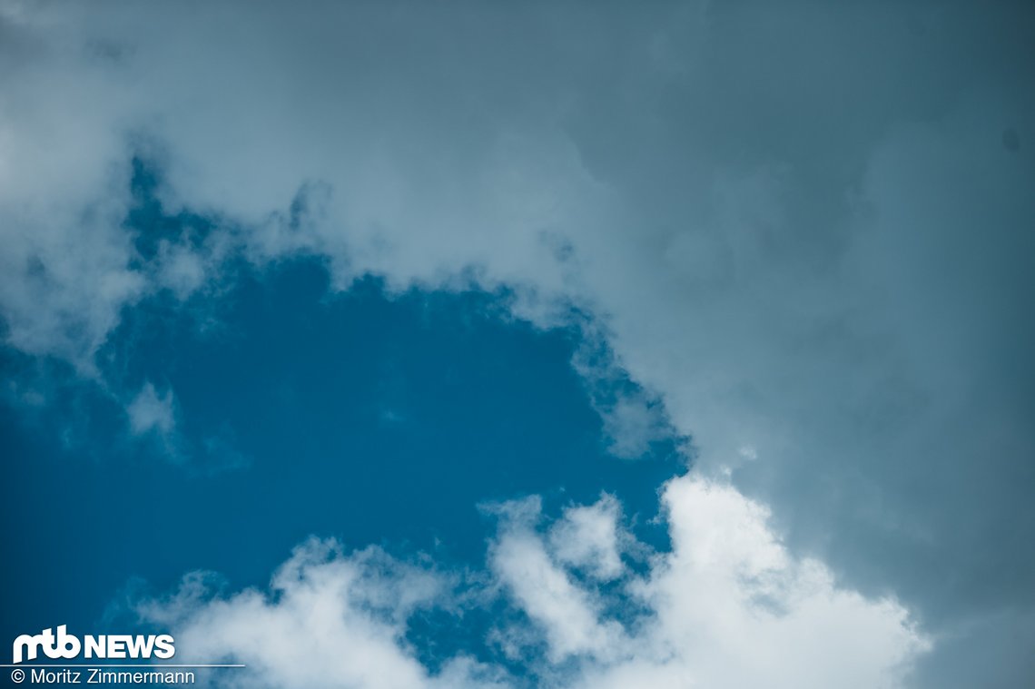 Der vorhergesagte Regen blieb glücklicherweise aus und bescherte ein faires Rennen bei bestem Wetter.
