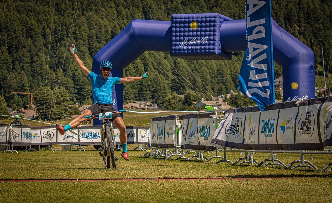 Ich war überglücklich, heil im Ziel angekommen zu sein. Füße weg vom Pedal und rollen lassen.