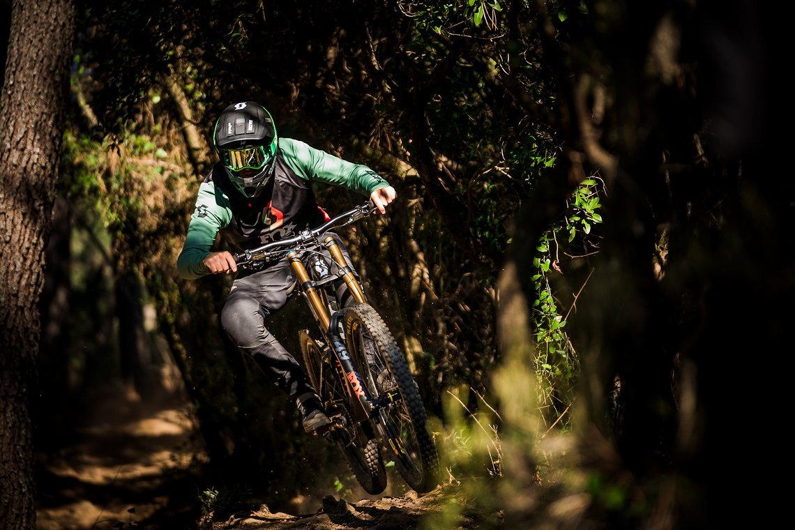 scott-sports-scott-dh-factory-bike-actionimage-2019-dean-lucas-DSC006091