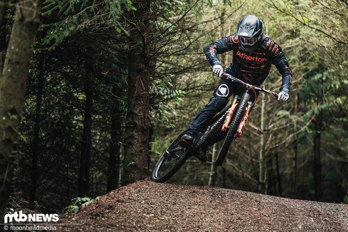 Das neue Atherton Enduro-Bike wird eine Weiterentwicklung des Robot R160 sein