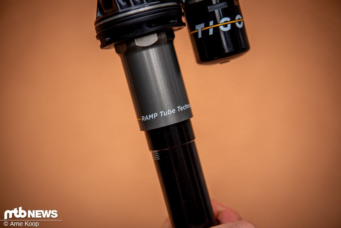 Durch die Ramp Tube kann der Tigon laut Cane Creek bis zu 35 % mehr Progression als ein herkömmlicher Stahlfeder-Dämpfer liefern.