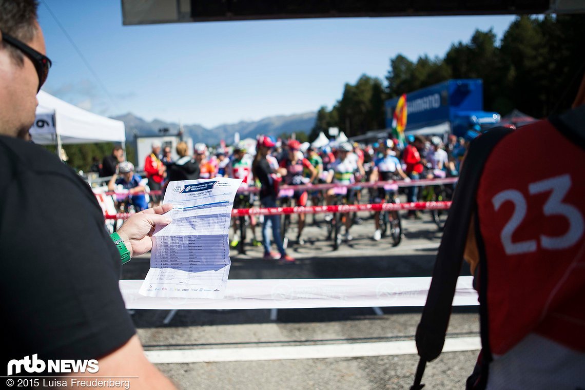 Line up! Bib No.9, bib no. 10, bib no. 11, ... Die Top 8 werden zum Schluss separat aufgerufen.