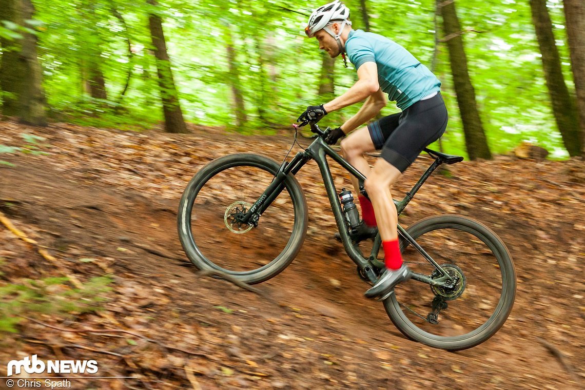 Auf flachen oder ansteigenden Trails bietet sich der mittlere Drive-Modus der F232 an.