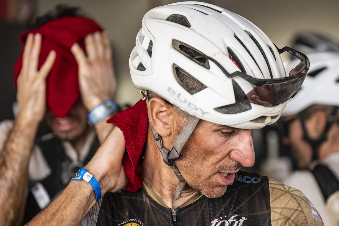 Riders cool down after finishing Stage 4 of the 2025 Absa Cape Epic Mountain Bike stage race held at Fairview, Paarl, Cape Town, South Africa on the 20th March 2025. Photo by Dom Barnardt/Cape Epic
PLEASE ENSURE THE APPROPRIATE CREDIT IS GIVEN TO THE