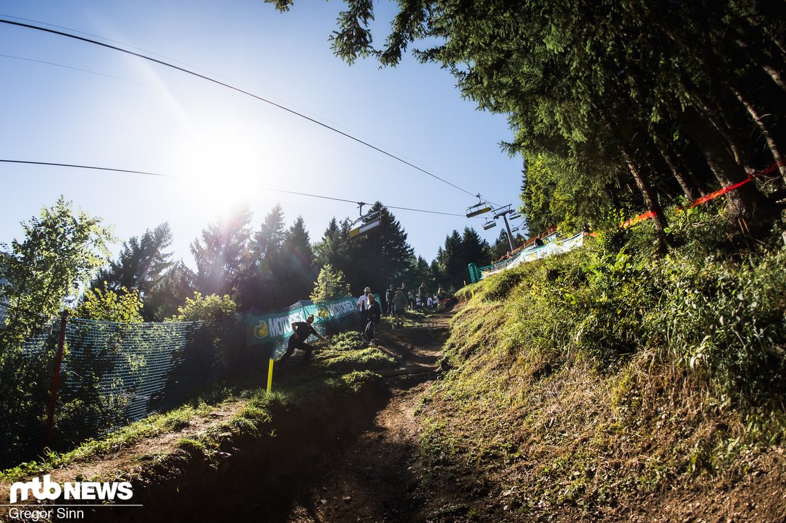 Der Anspruch in Champéry kommt nicht durch den ruppigen Untergrund oder brutale Wurzelfelder, sondern tatsächlich in erster Linie durch das extreme Gefälle.