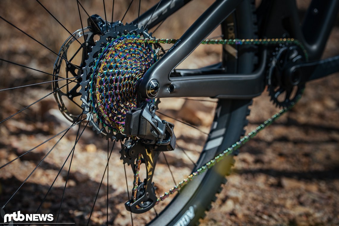 Ob ganz bunt oder eher dezent: Auch bei der elektronischen Eagle-Schaltung gibt es zwei Varianten, die in XC und Trail/Enduro aufgeteilt sind.