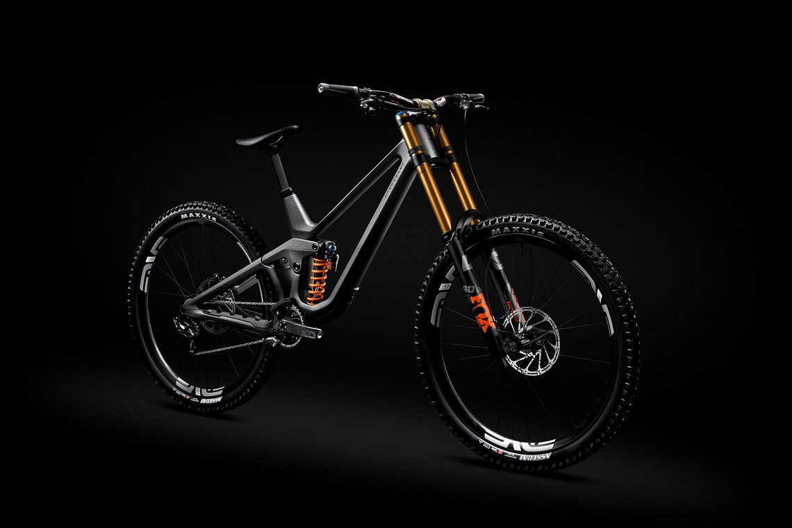 ROCKET RS BLACK BACKGROUND(3)