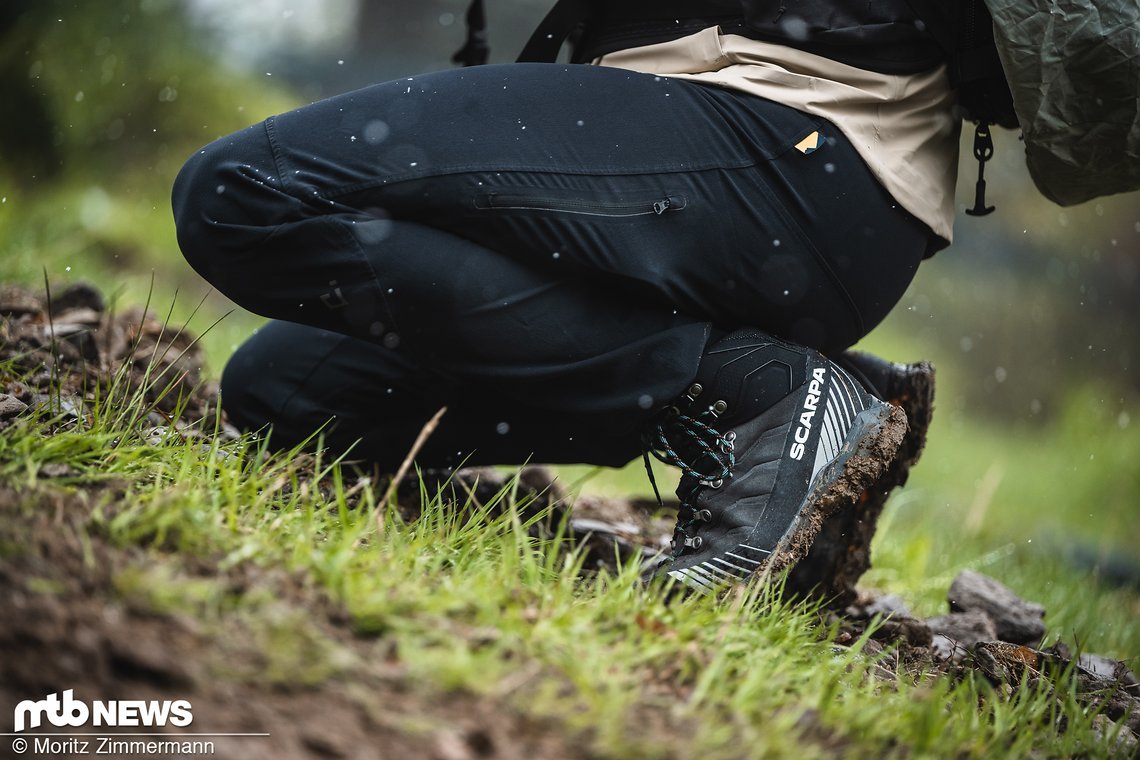 Eben bereits angeteasert, sind hier Gregors neue Wanderschuhe in voller Pracht zu sehen.