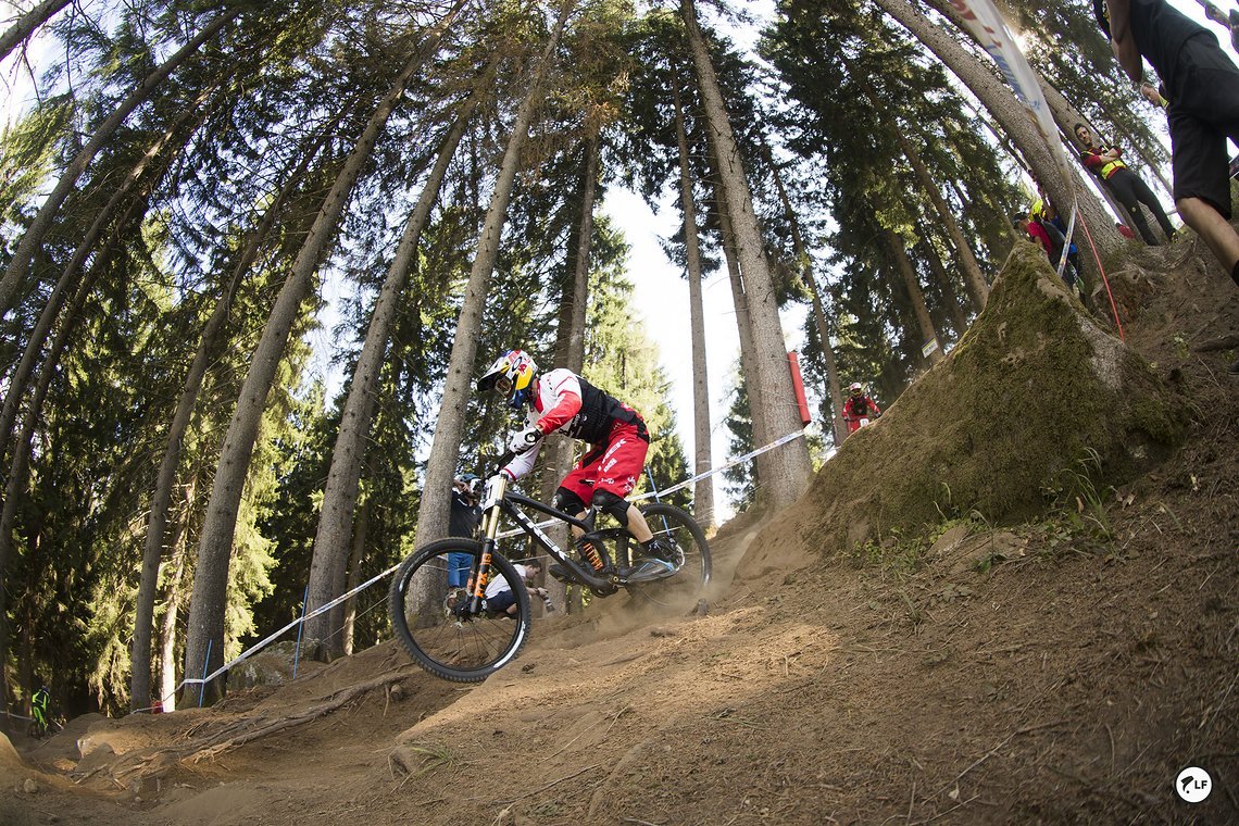 Gee Atherton hat mit seiner Schulterverletzung sehr zu kämpfen, fuhr nur eine Trainingsabfahrt und es bleibt offen ob er am Sonntag an den Start gehen wird.