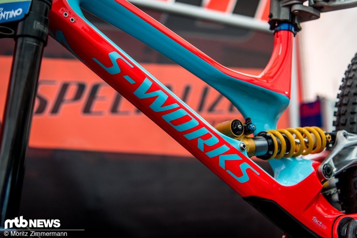 Finn Iles hat ebenfalls eine neue Lackierung für sein Specialized Demo bekommen