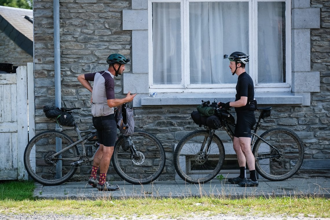 Lagebesprechung an CP1 zwischen Laenens und Frank