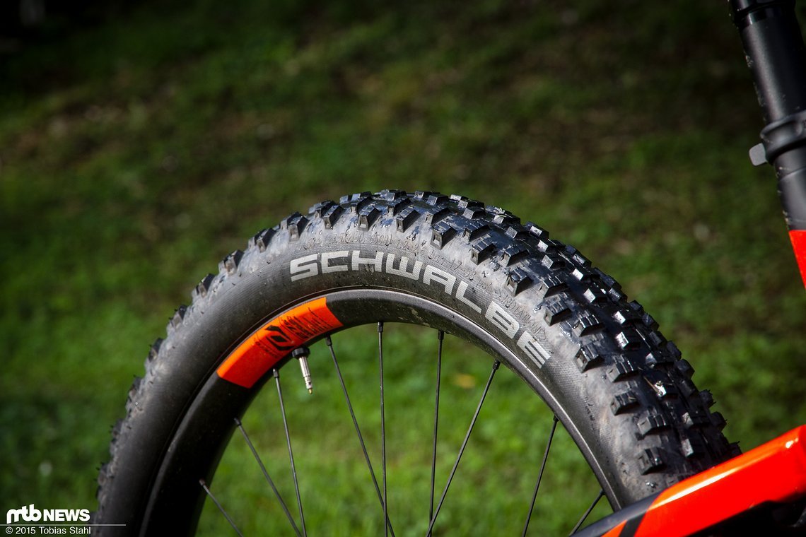 Die Reifen an meinem Test-Bike sind tubeless aufgebaut, was mit den von DT gefertigten, 40 mm breiten Syncros Felgen kein Problem darstellt