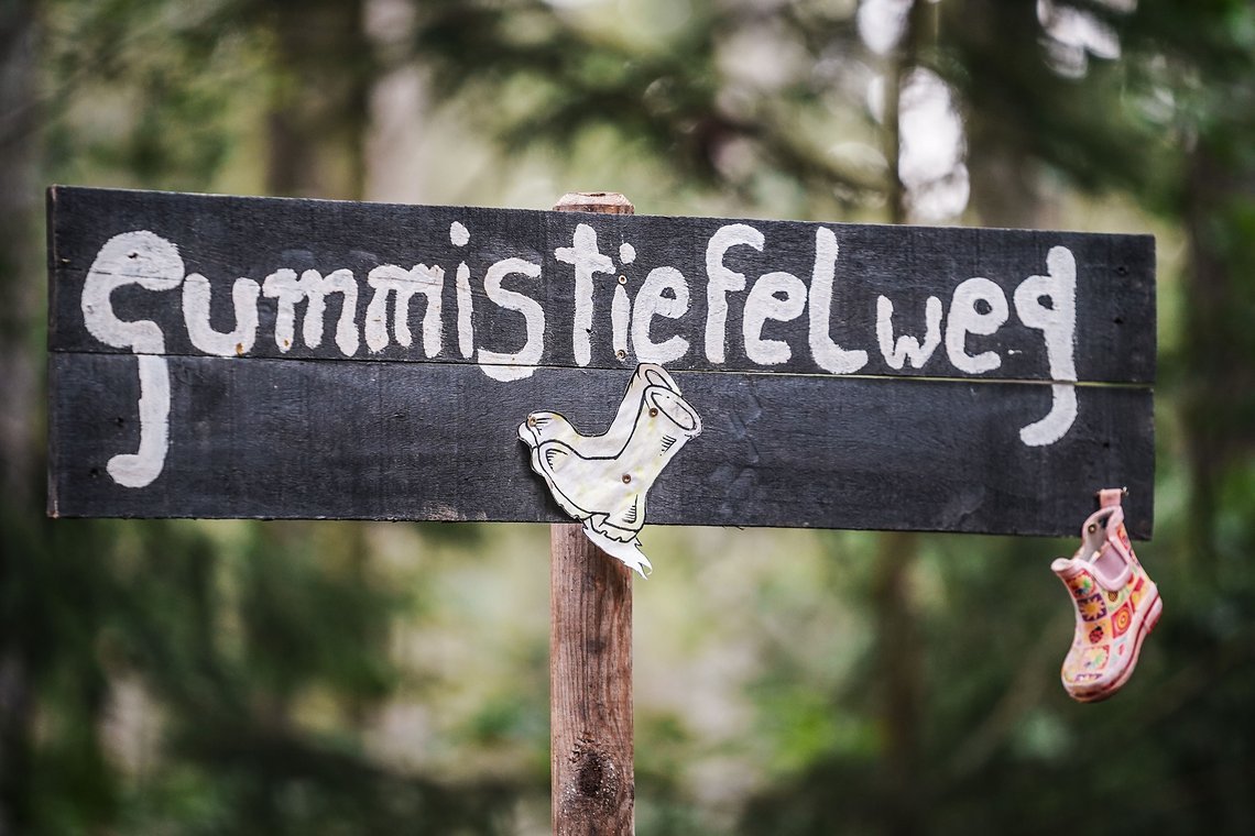 Der Gummistiefelweg trägt diesen Namen nicht ohne Grund. Trotz trockenen Bedingungen war dieser Abschnitt eine rutschige Angelegenheit bergauf.