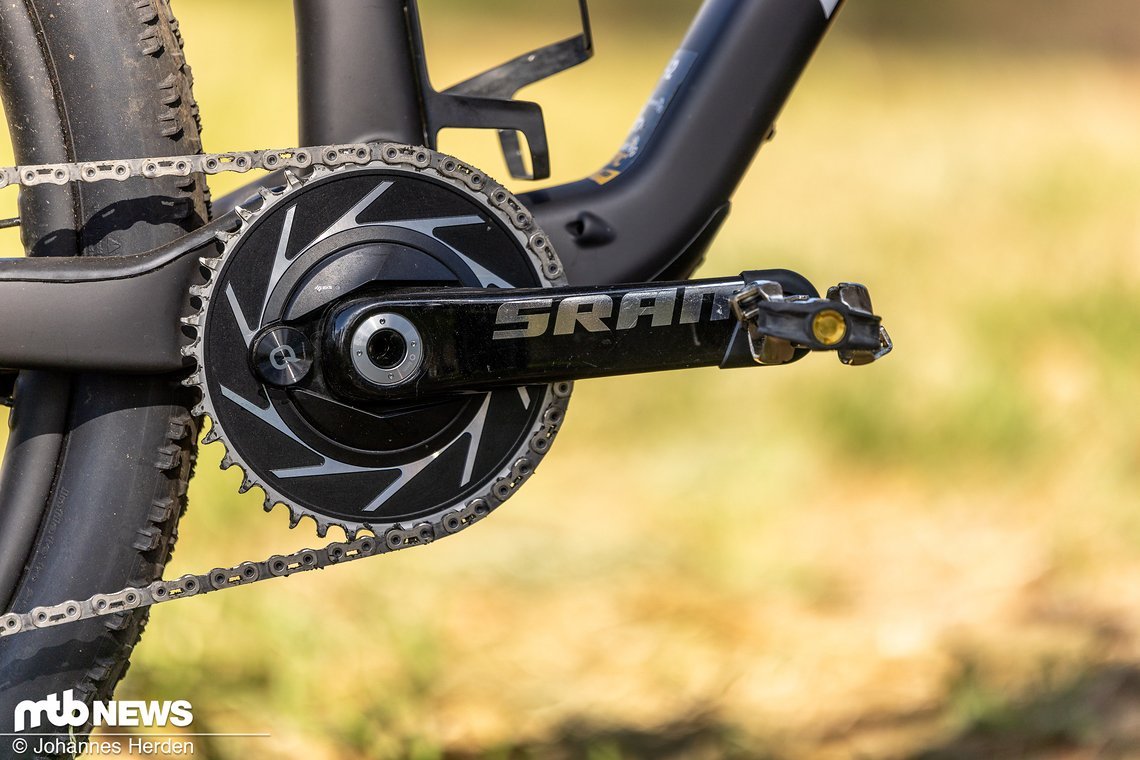Neben SRAM AXS Transmission-Schaltung und …