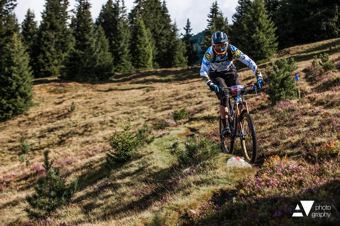 Pleiten, Pech und Pannen Rennen - "Mote" in Kampfmodus: trotz chainless in Stage 2 reichts für Platz 7. Matthias Stonig schiebt sich auf Platz 4 in der Gesamtwertung.