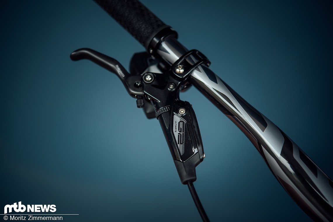 Für die nötige Verzögerung sorgen bissige SRAM G2 Ultimate-Bremsen.