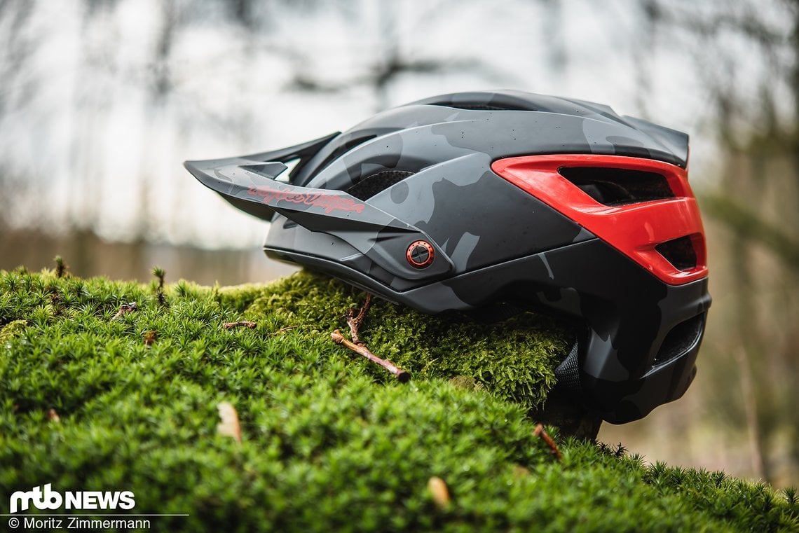 Der neue Troy Lee Designs A3-Helm richtet sich an Trailbiker und Enduristen und soll so bequem sein, dass man ihn gar nicht mehr absetzen möchte