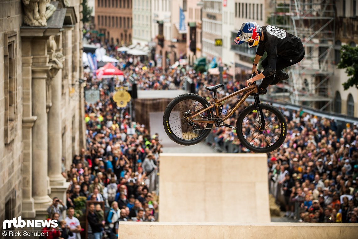 Emil Johansson startete mit einem 360 Tailwhip in den Tech District