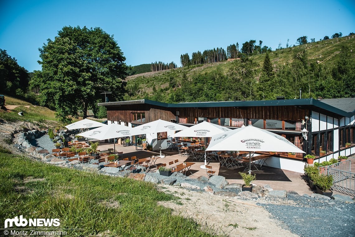 In Hellermans Hütte an der Talstation kann man es sich in der Pause gut gehen lassen und die Speicher neu befüllen..