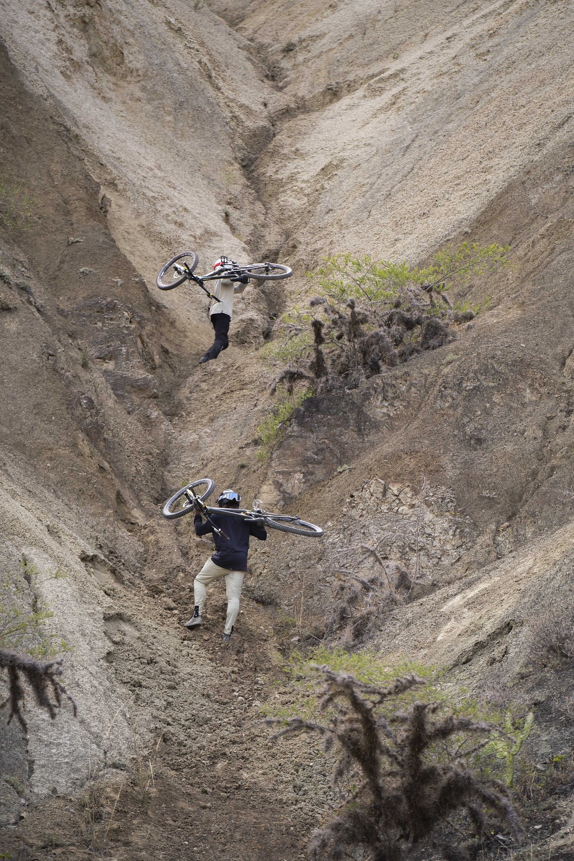 Surfing Trails in Ecuador – Nico Vink & William Roberts