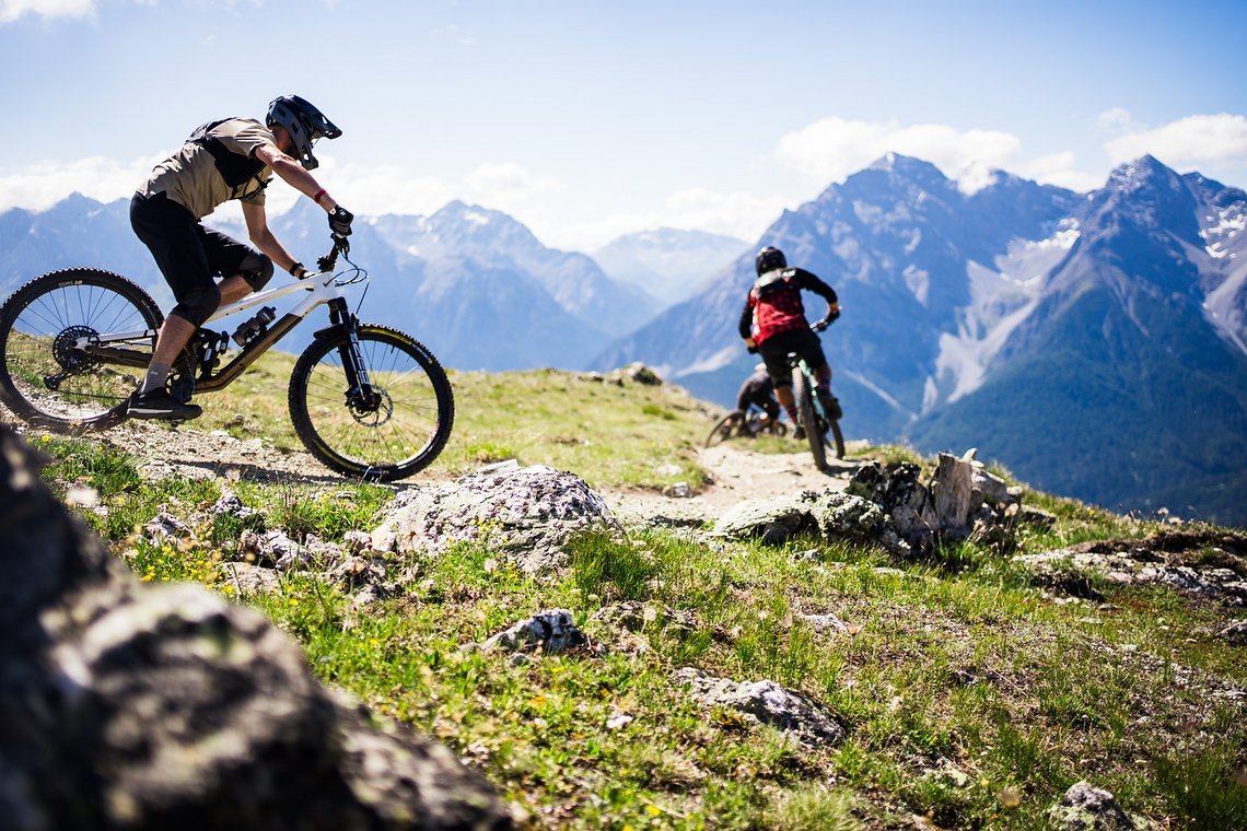 49 - Die erste Stage an Tag 2 ist der Flowtrail  Wunderhübsch zu fahren, aber schwierig zu racen  - Foto (c) Max Schumann jpg