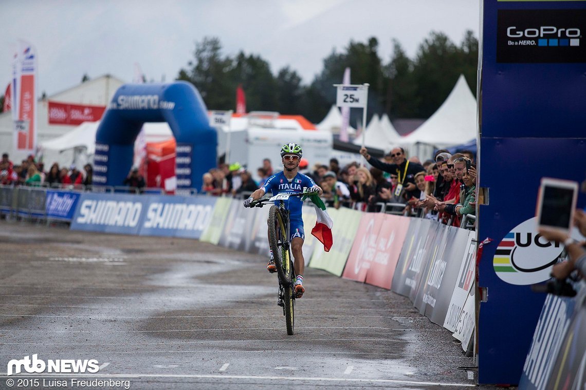 Auf Platz drei folgte Italien, bei denen der U23-Fahrer Gioele Bertolini die Medaille unter Dach und Fach brachte.