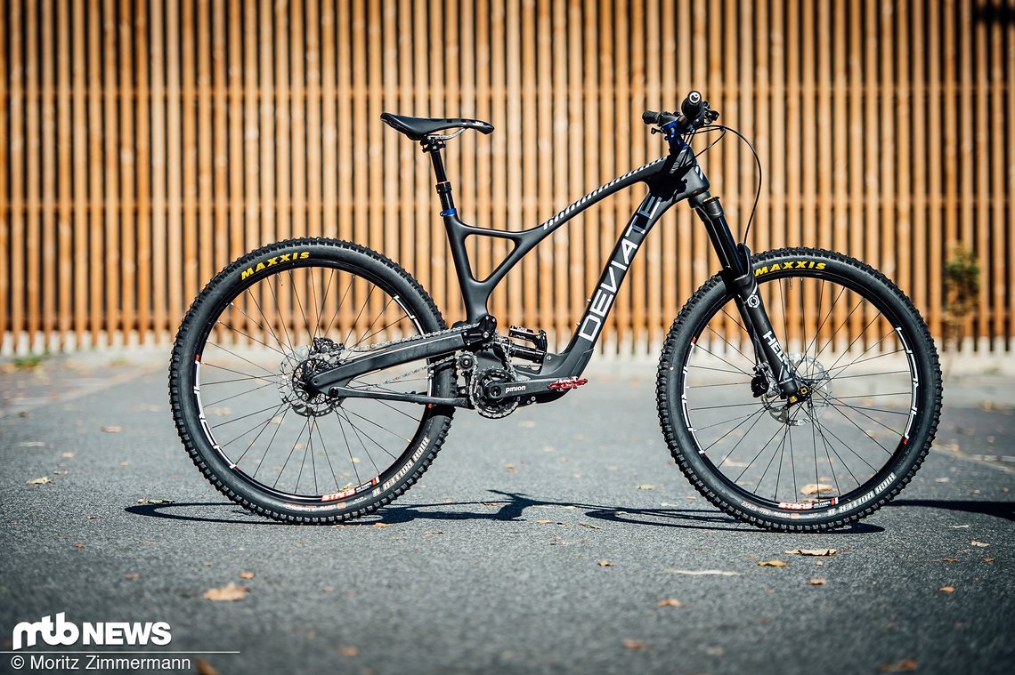 Das Deviate Guide ist ein besonderes Enduro-Bike und sicherlich kein Bike für jedermann. Während es bergauf Schwächen zeigt, lässt es die Enduro-Konkurrenz bergab mit seiner Downhill-Performance erblassen