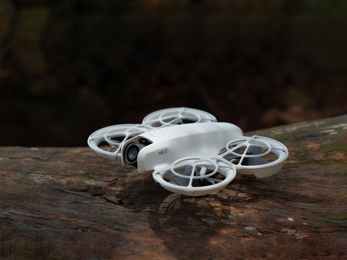 Die neue DJI Neo Drohne ist das bislang leichteste Produkt von DJI – mit gerade einmal 135 Gramm