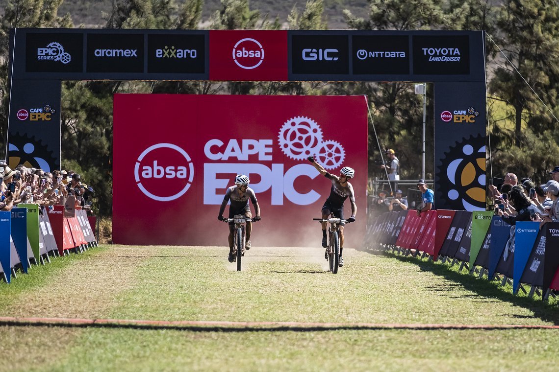 All eyes to the finish line! Glückwunsch Nino Schurter und Filippo Colombo!