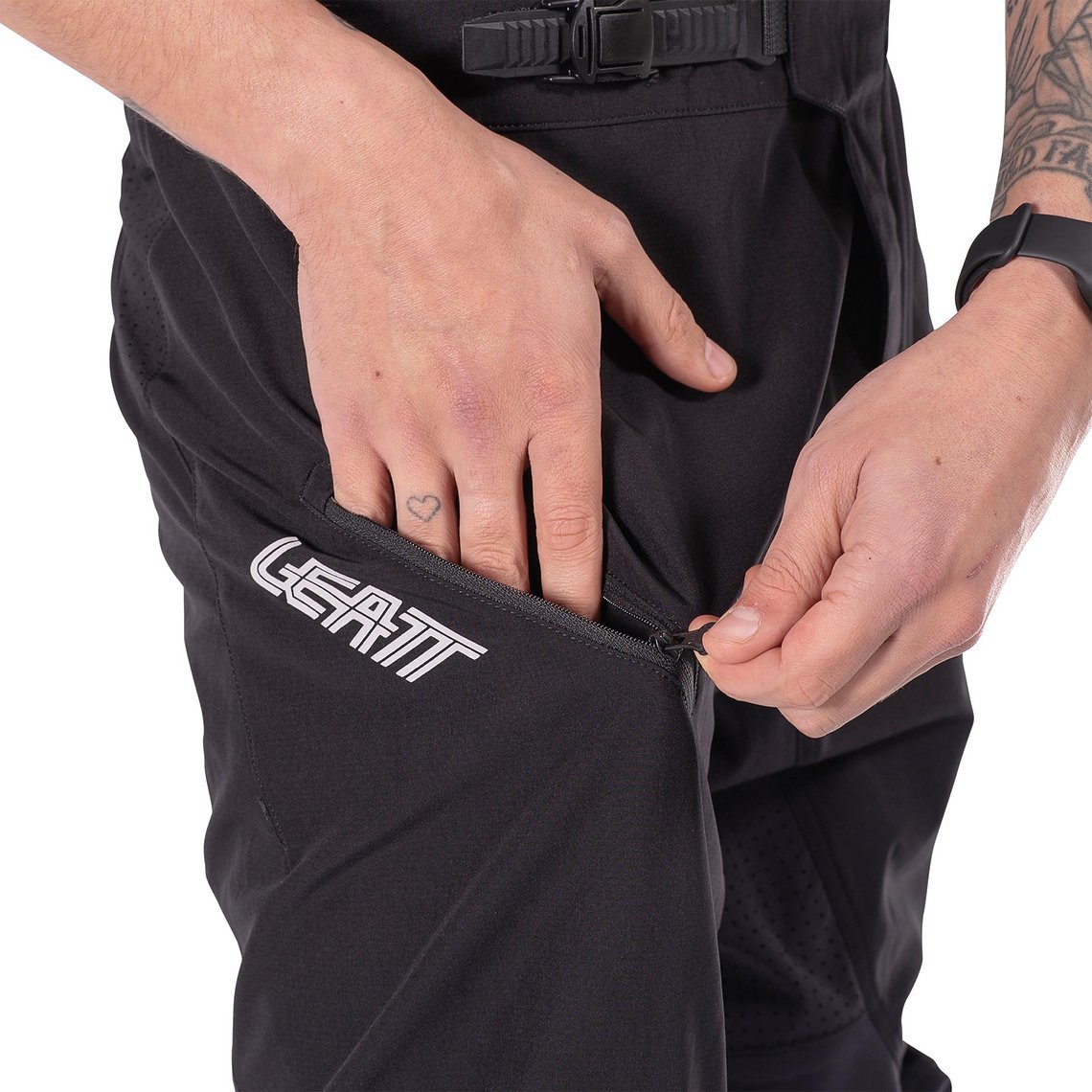 Bei den Taschen wird auf Reißverschlüsse gesetzt – damit auch auf den ruppigsten Strecken nichts verloren geht.
