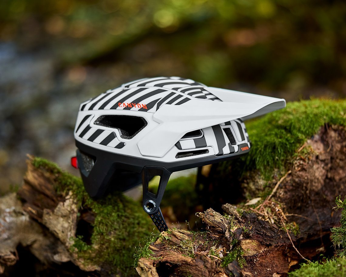 2025 REQ Apparel Canyon Deflectr Helmet ORH01 Bk Wh 60 Beauty Sh