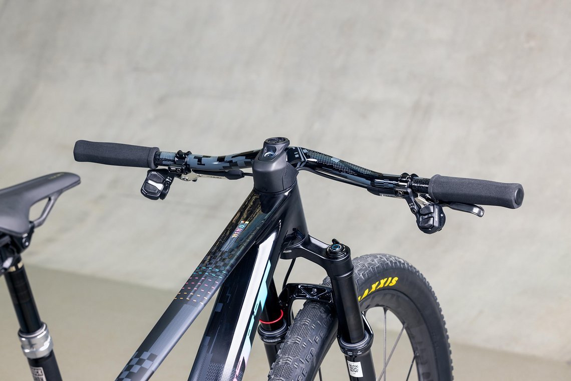SCOTT-SRAM WORLD CHAMPS NINO SCHURTER 2023 SCOTT BIKE PHOTO BY MICHAEL RIEHLE 11