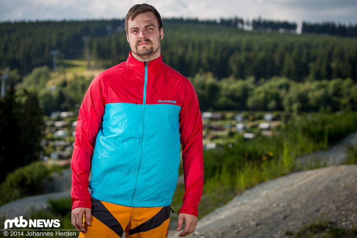 Auch mit 1,93m passt das Dakine Breaker Jacket in Größe L längentechnisch optimal