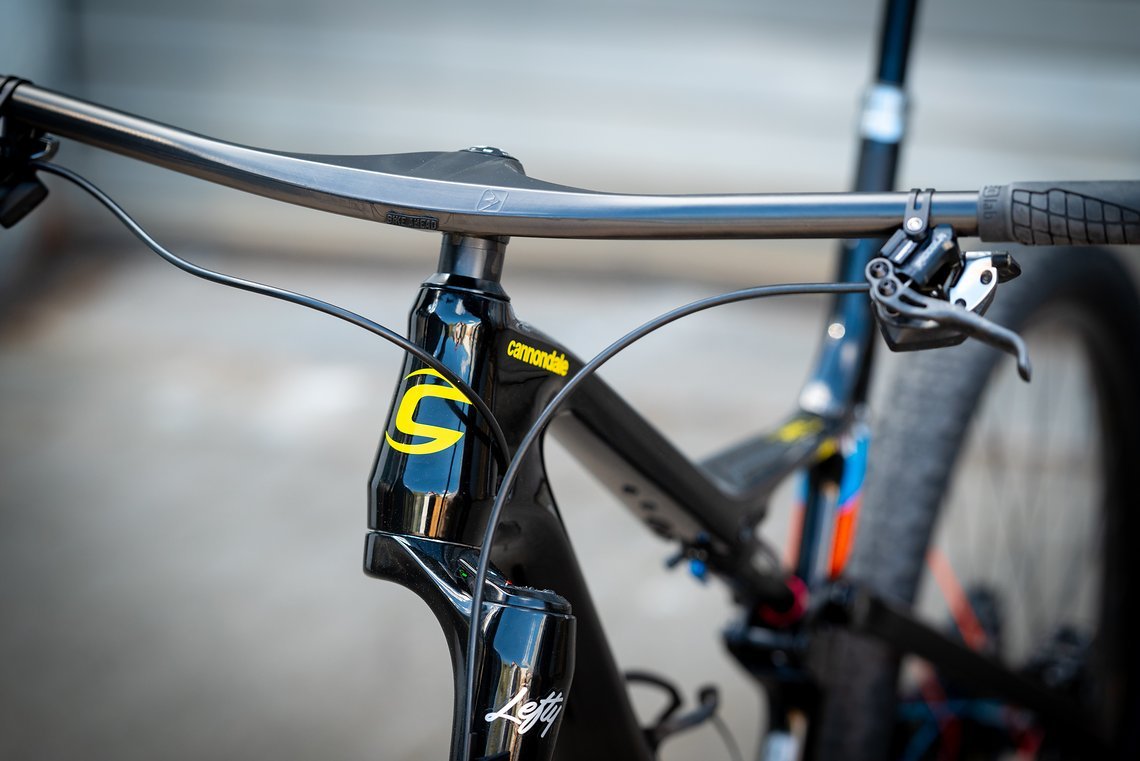 Die Lenker-Vorbau-Einheit The Unit aus dem Hause BikeAheadComposite sorgt für eine extrem aufgeräumte Optik