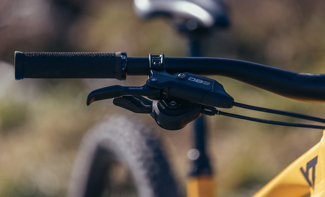 Mit der SRAM DB8 wird auf Mineralölbremsen gesetzt.