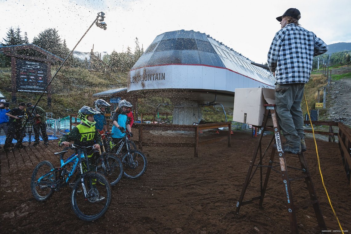 Selbst der Hauptlift in Whistler wurde komplett in die Erdlandschaft verwandelt
