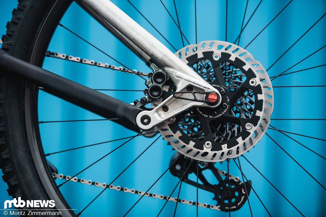 Der Magura MT7-Bremssattel ist gut geschützt zwischen Ketten- und Sitzstrebe platziert.
