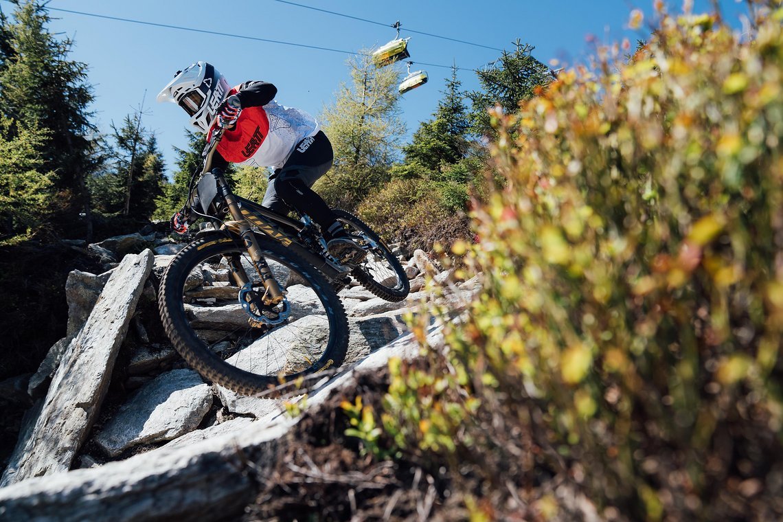 Leatt MY25 MTB Action GravityLine JakobJewett byBartekPawlikowski img-97