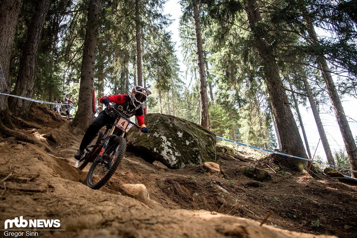 2019 ist Nina als Privateer ihre vierte Downhill-Saison überhaupt gefahren und stand direkt mehrfach auf dem Podium