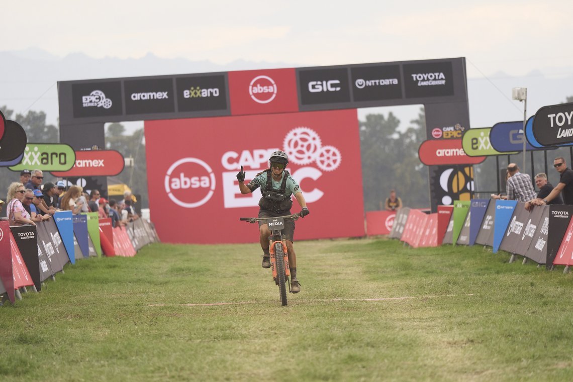 during Stage 4 of the 2025 Absa Cape Epic Mountain Bike stage race held at Fairview, Paarl, Cape Town, South Africa on the 20th March 2025. Photo by Michael Chiaretta/Cape Epic
PLEASE ENSURE THE APPROPRIATE CREDIT IS GIVEN TO THE PHOTOGRAPHER AND ABS