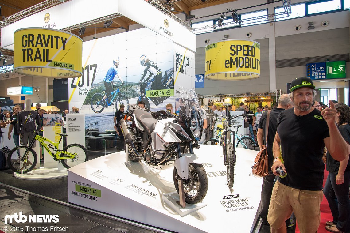 Tibor Simai führte uns durch den Magura Stand.