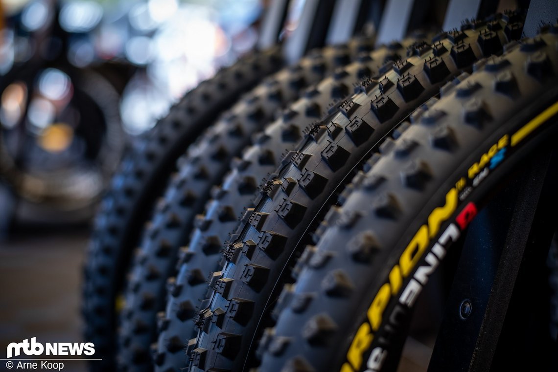 Die neue Pirelli Scorpion Race Linien umfasst vier Profile und zwei Karkassen-Optionen