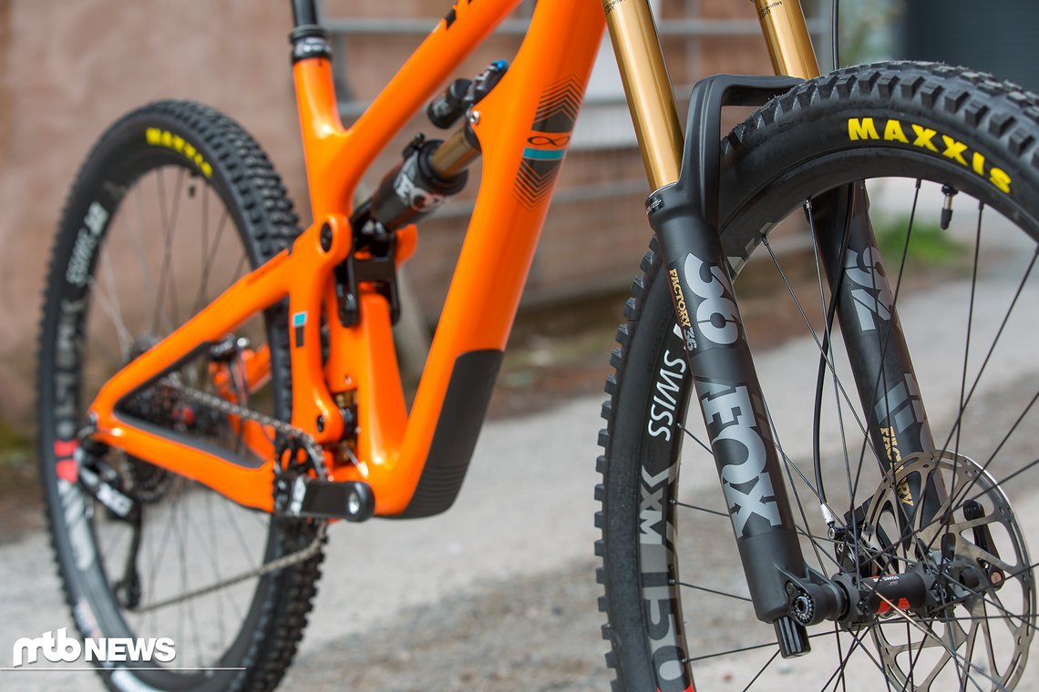 An der Front des neuen Yeti SB150 arbeitet eine Fox 36.