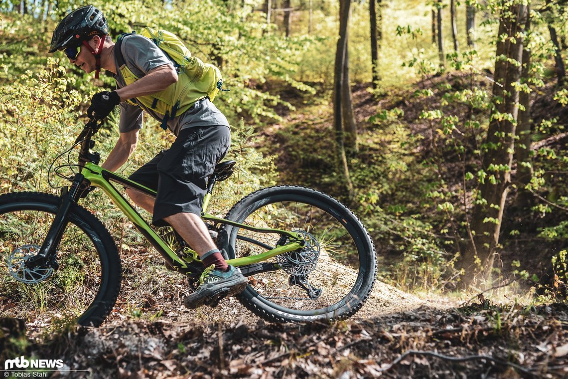 Wenn es schnell ums Eck geht, kommt der flexible und leichte Trail Spacer bei Mountainbike-typischer Beladung an seine Grenzen