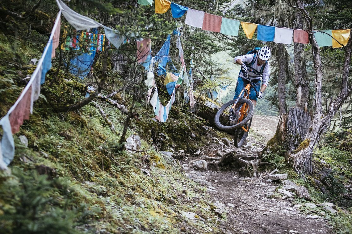 Tibet zählt jetzt nicht als das Standard-Reiseland für Mountainbiker.