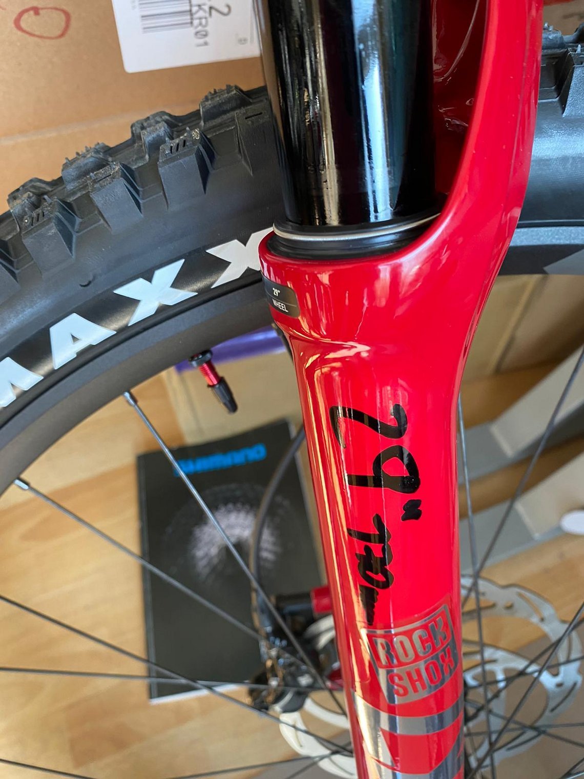 Vorne setzt Jürgen auf eine 170 mm Gabel statt der 180er im Grim Donut