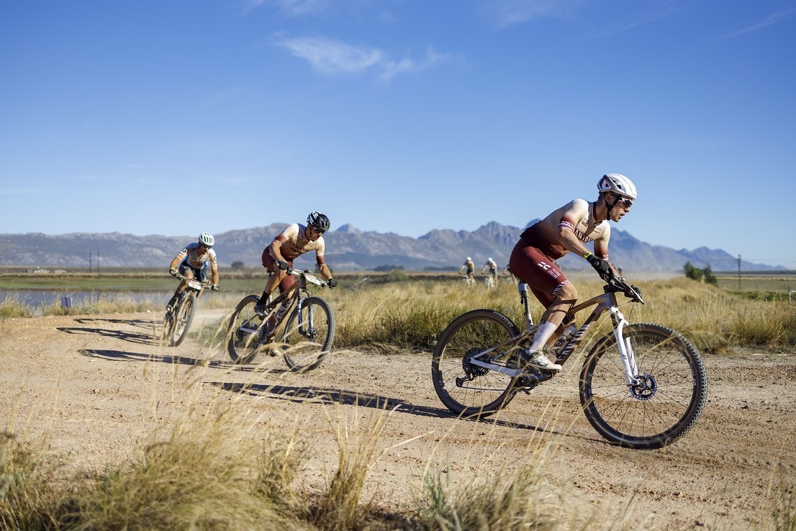 Die beiden Tschechen Martin Stosek und vom Canyon Sidi-Team landeten auf Tagesrang sechs.