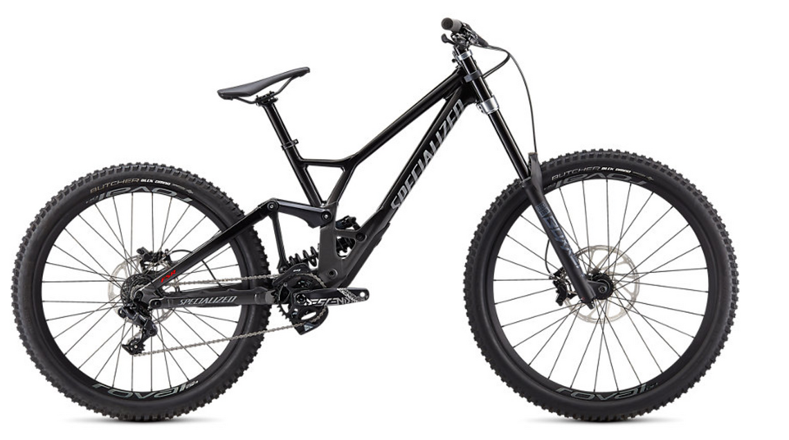 Dafür ist das nun komplett schwarze Demo Expert mit 4.499 € etwas günstiger geworden.