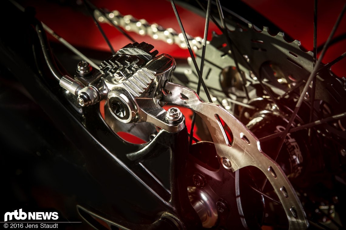 Nobel: Die Shimano XTR Trail-Bremse passt zum edlen Bike